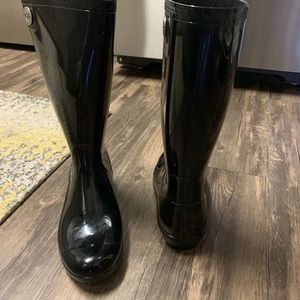 Ugg rain boots 7
